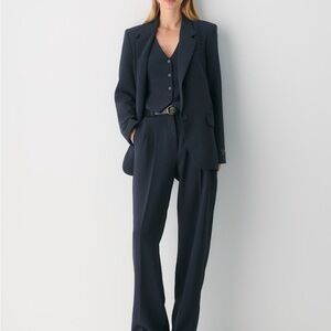 Aritzia Elegant Women's Effortless Pants